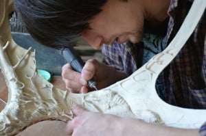 Utskjæringer i elggevir